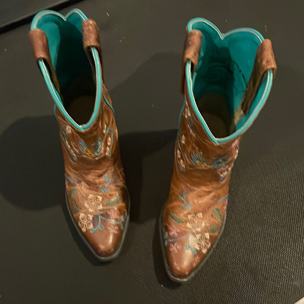 Girls cowgirl boots